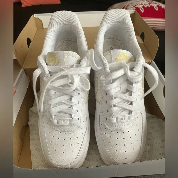Nike White and Cream Women's Sneakers - Picture 3 of 3